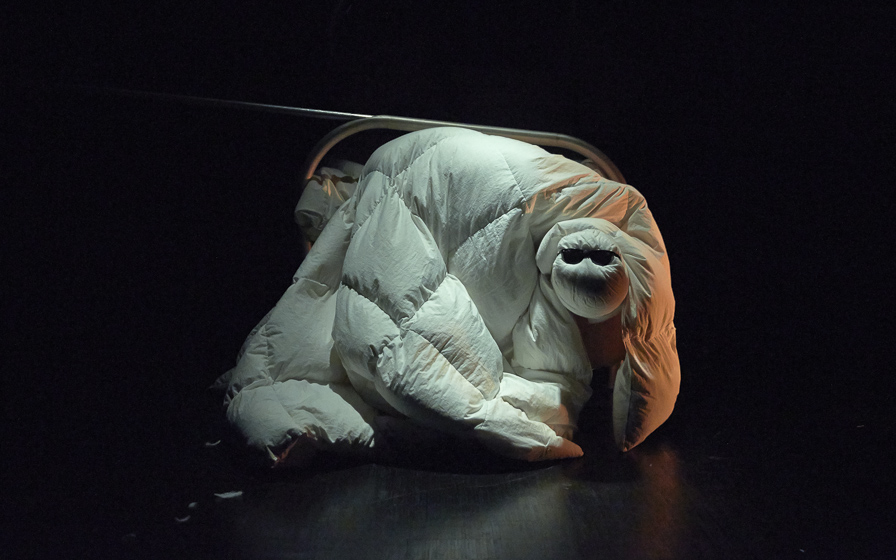 MOOOOOOOOONSTRES conception et interpretation Laurent Fraunie regard exterieur Harry Holtzman, Babette Masson scenographie Gregoire Faucheux couture et accessoires Elodie Grondin creation lumieres Sylvain Sechet creation sonore Laurent Fraunie et Xavier Trouble regie generale Delphine Trouble ou Xavier Trouble