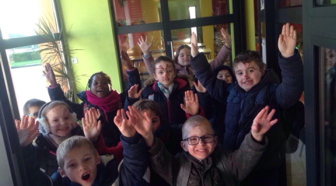 VIVE LES TAP DE NOËL AU RESTAURANT SCOLAIRE